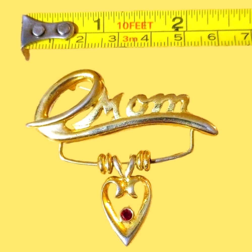 Vintage Signed K.I.S I Love Mom Dangle Brooch Pin 🔥 4X HOST PICK 🔥 - Picture 2 of 3